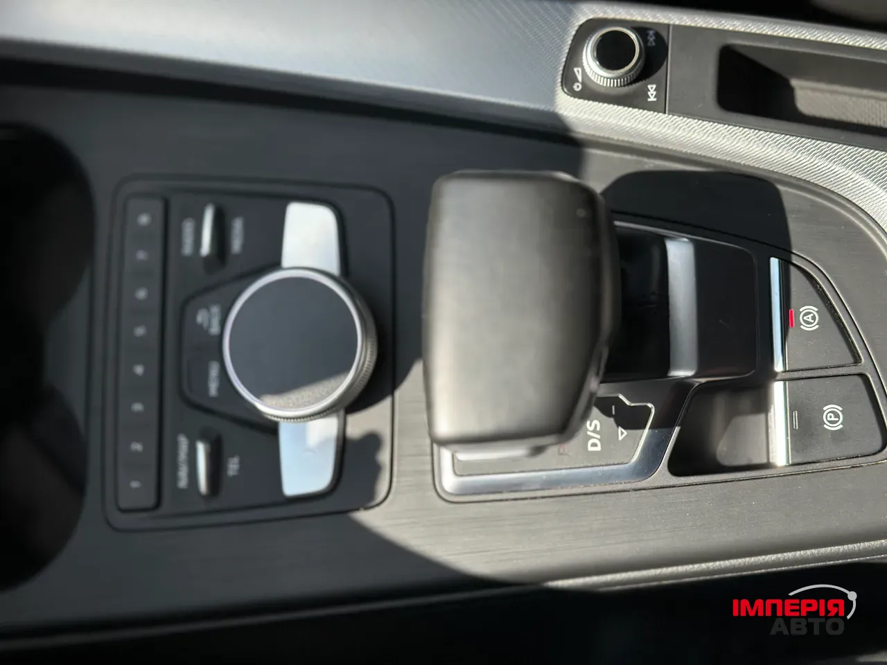 Audi A4 - фото 42