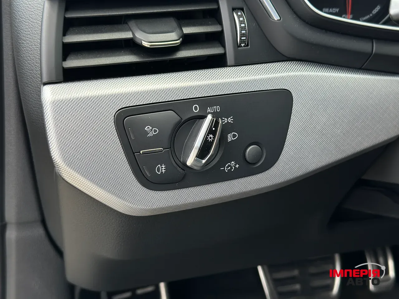 Audi A4 - фото 37