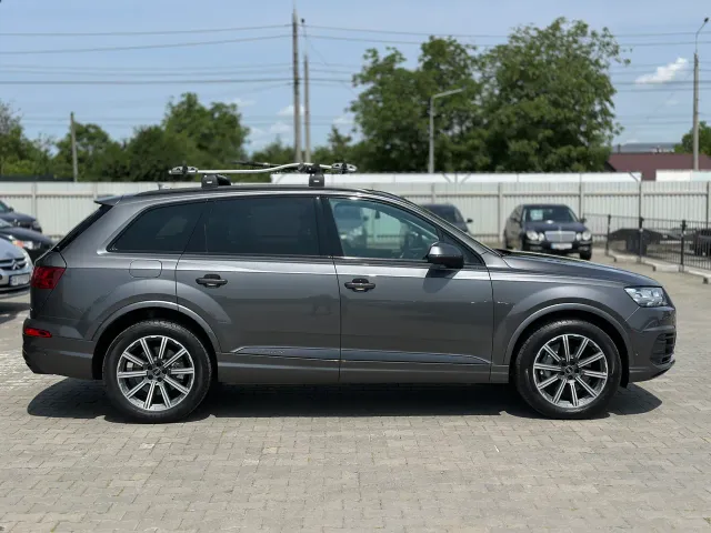 Audi Q7 - фото 5