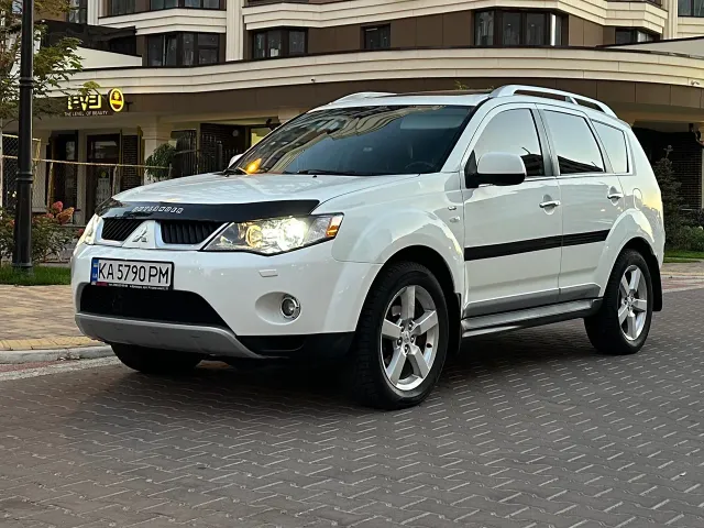 Mitsubishi Outlander - фото 4