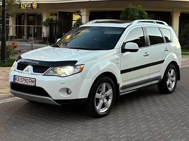 Mitsubishi Outlander - фото 3