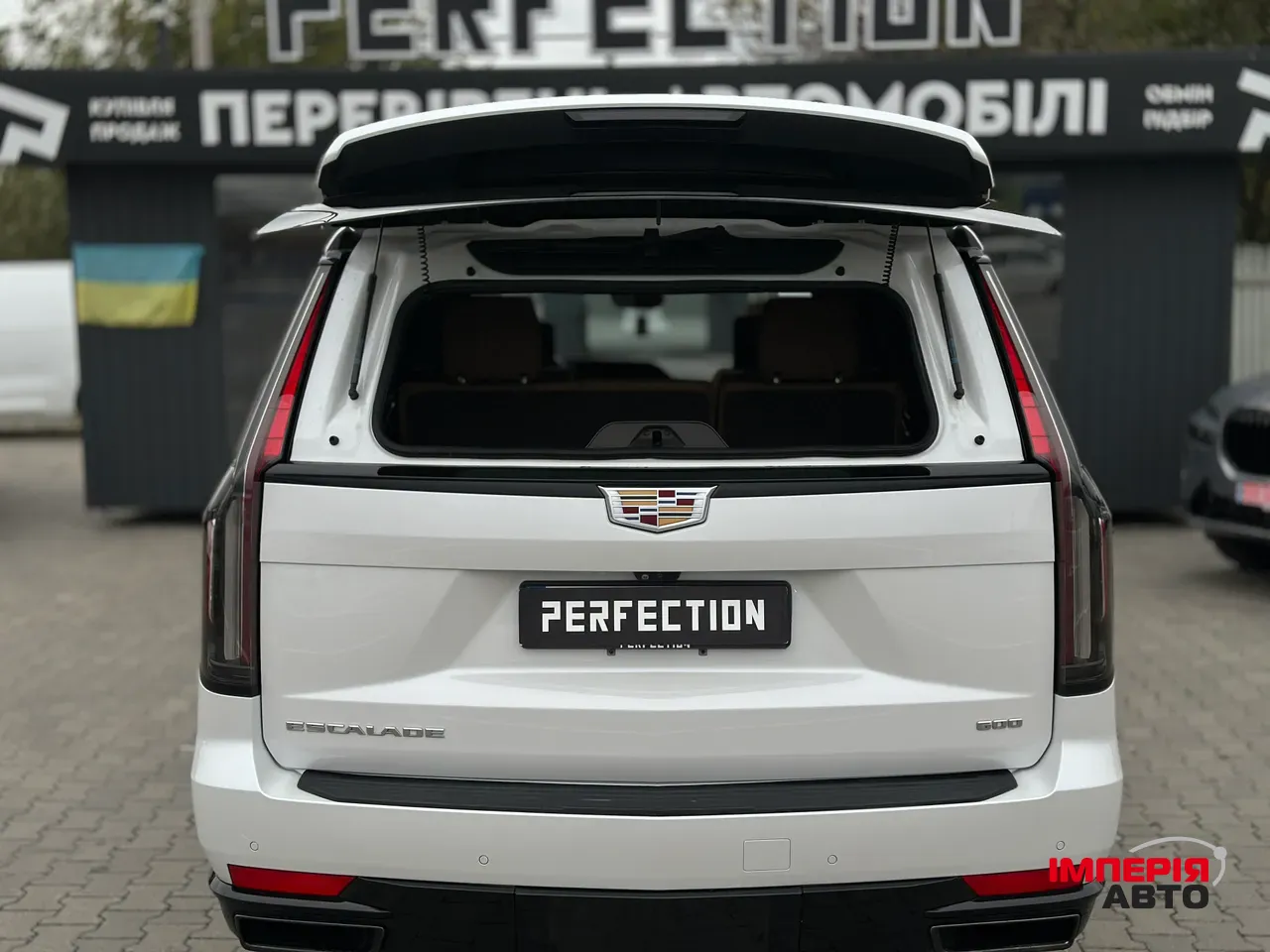 Cadillac Escalade - фото 26