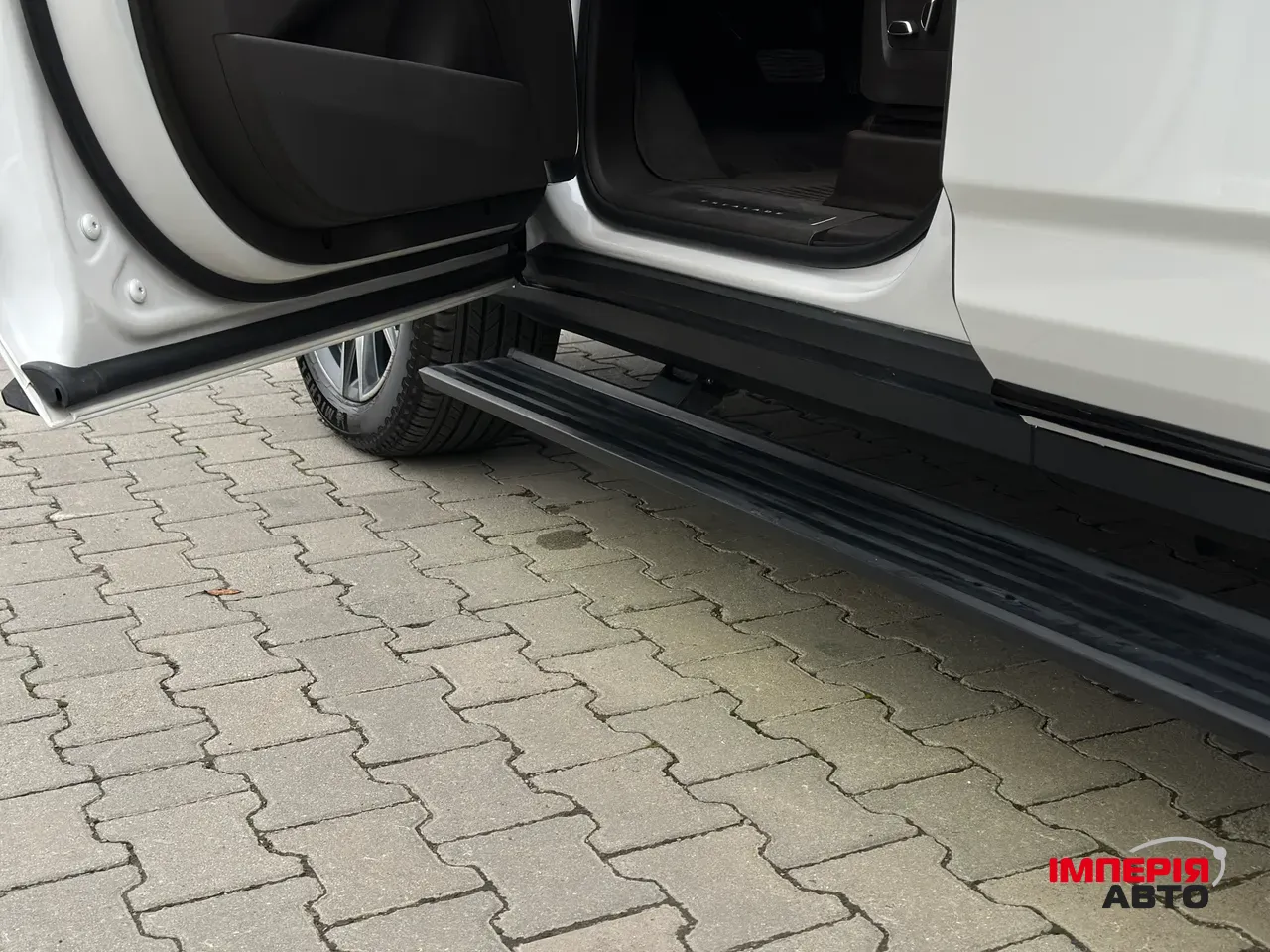 Cadillac Escalade - фото 15