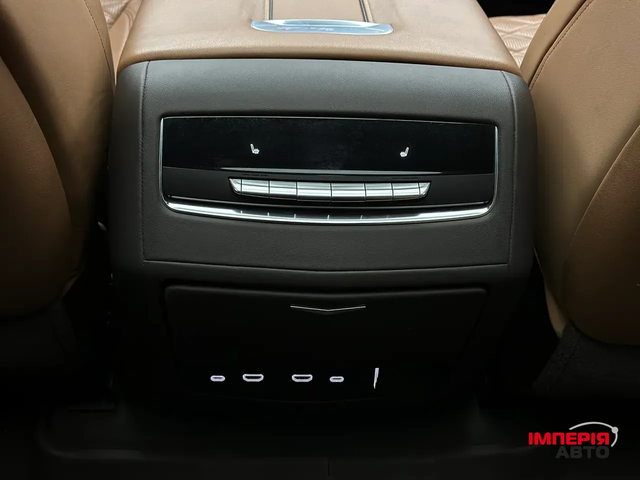 Cadillac Escalade - фото 37