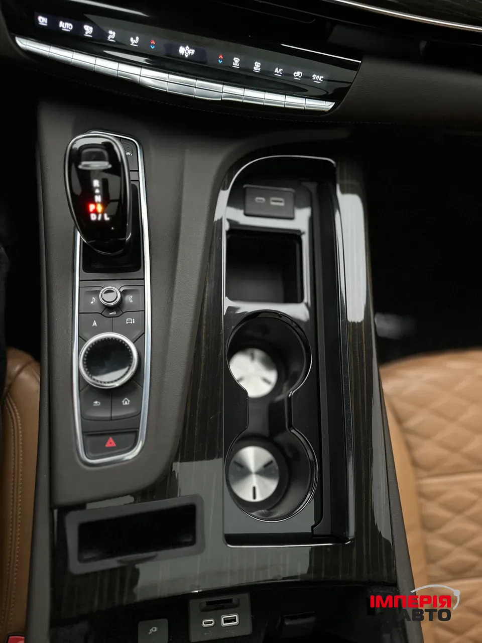 Cadillac Escalade - фото 60