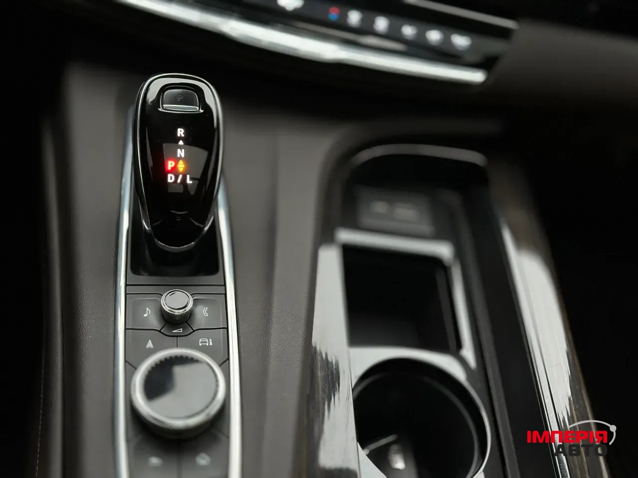 Cadillac Escalade - фото 50