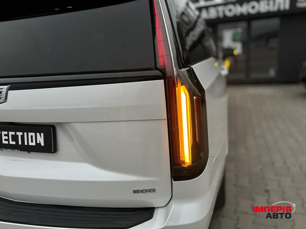 Cadillac Escalade - фото 31