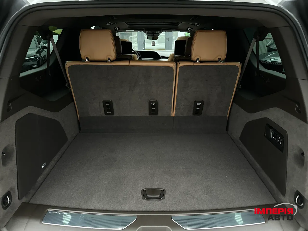 Cadillac Escalade - фото 28