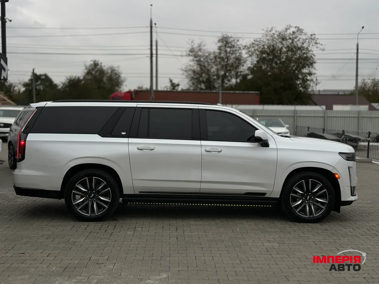 Cadillac Escalade - фото 12