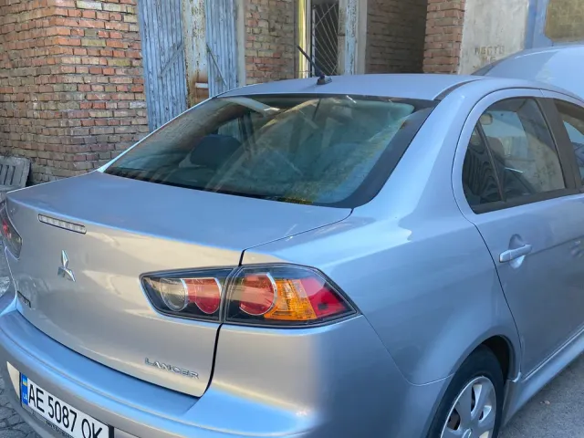 Mitsubishi Lancer - фото 3