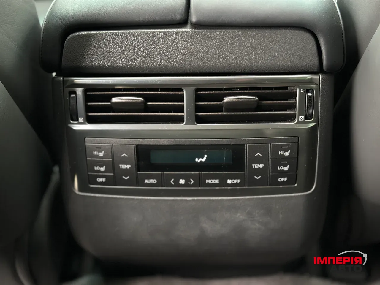 Lexus LX - фото 31