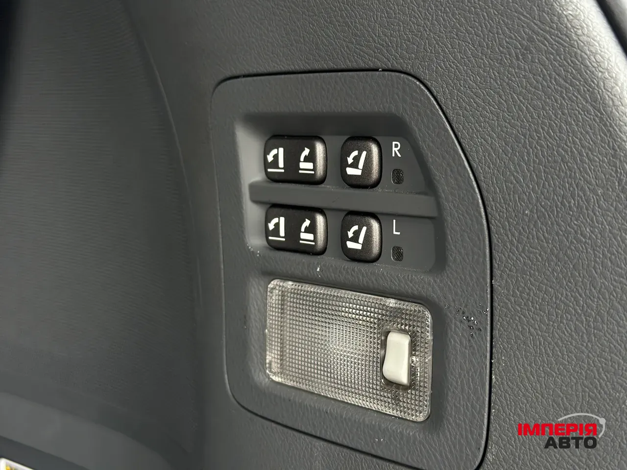 Lexus LX - фото 24