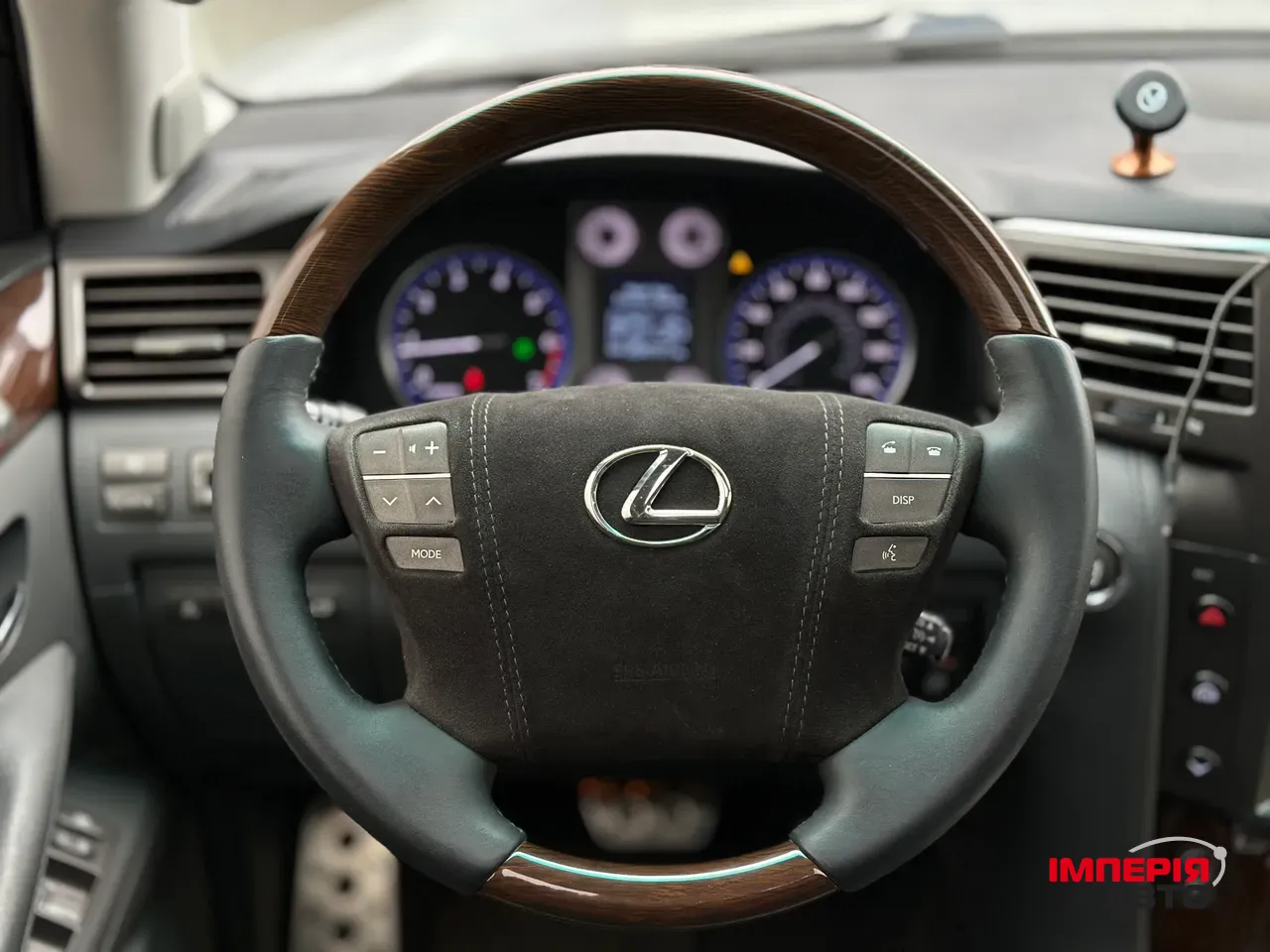 Lexus LX - фото 34