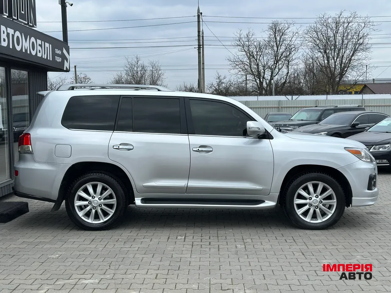 Lexus LX - фото 10