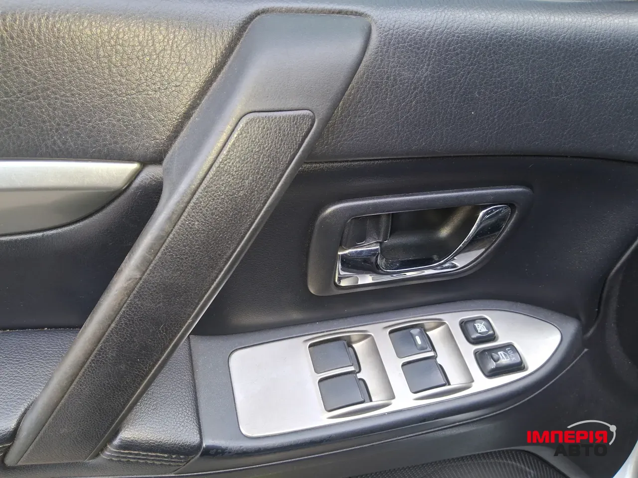 Mitsubishi Pajero - фото 7