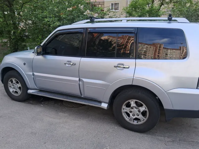 Mitsubishi Pajero - фото 1