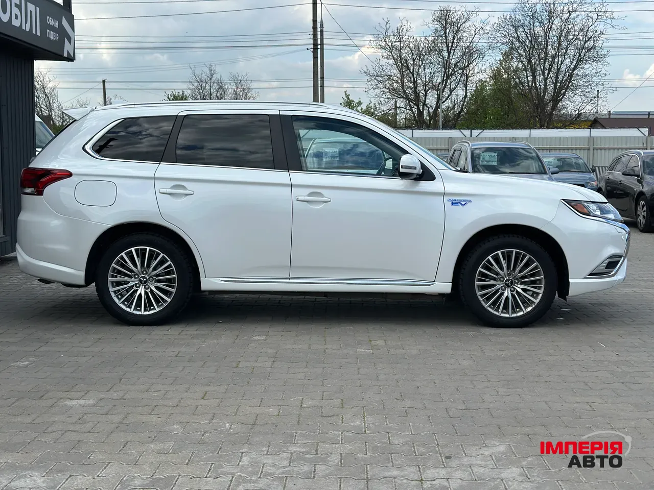 Mitsubishi Outlander - фото 7