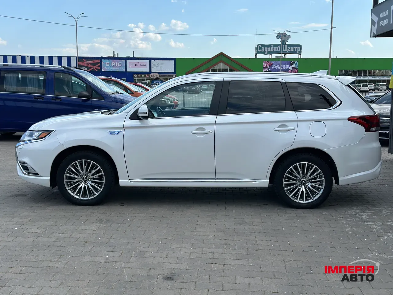 Mitsubishi Outlander - фото 12