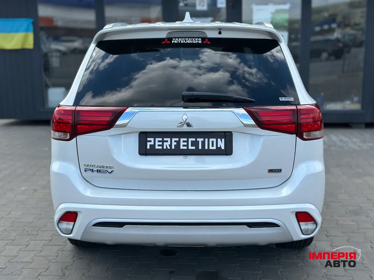 Mitsubishi Outlander - фото 16