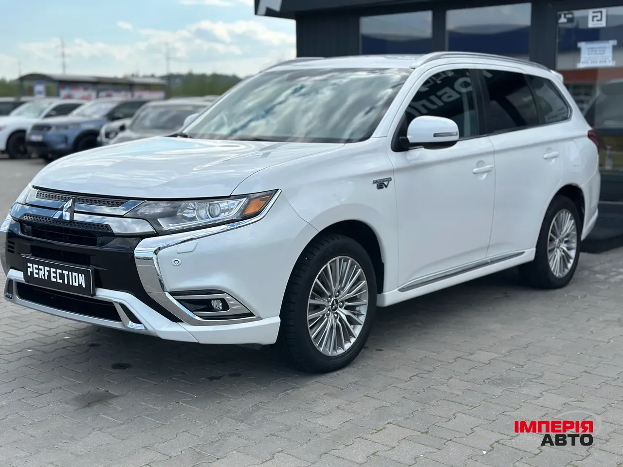 Mitsubishi Outlander - фото 3