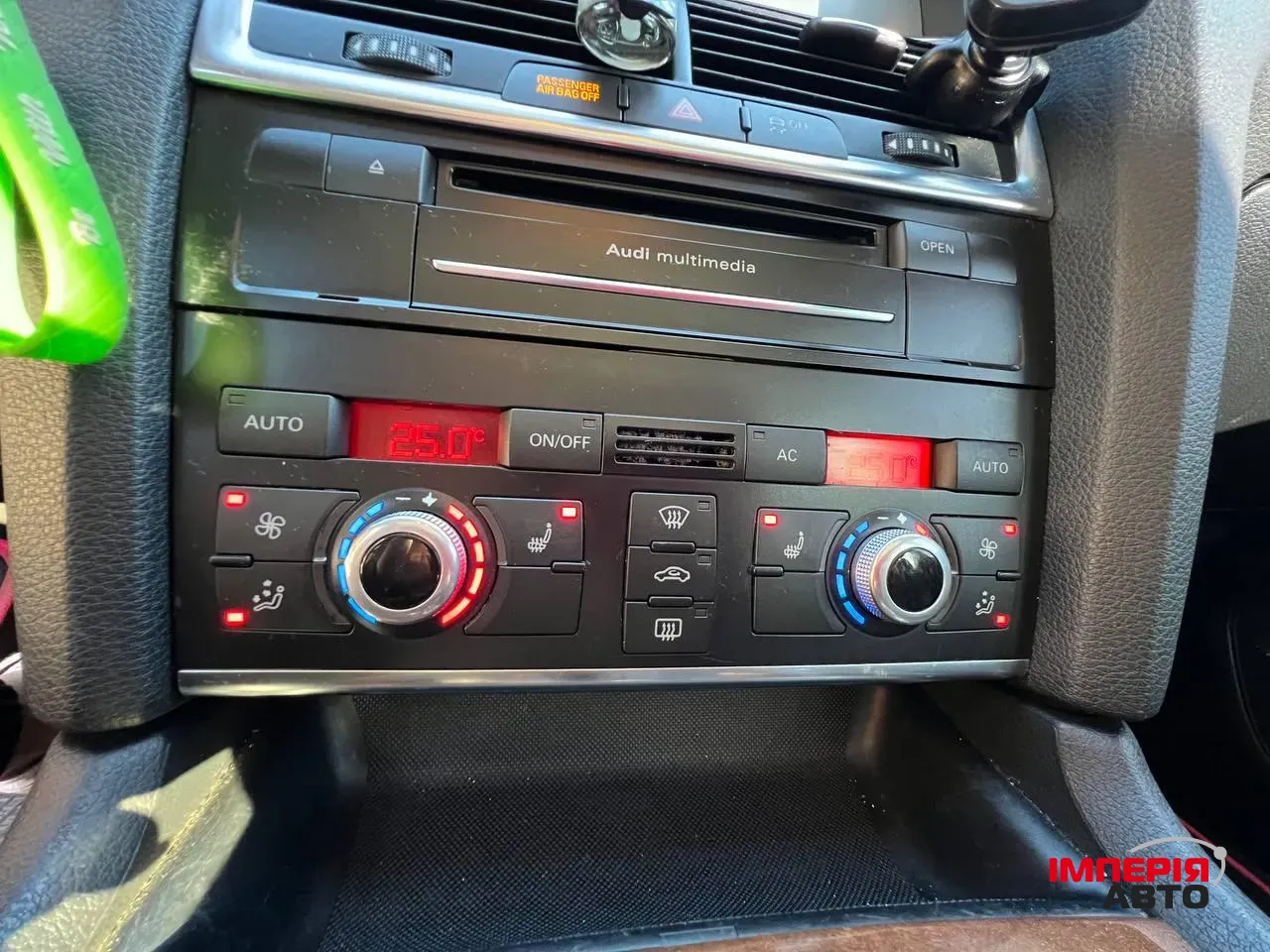 Audi Q7 - фото 12