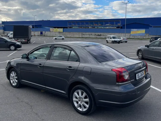 Toyota Avensis - фото 4