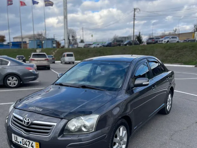 Toyota Avensis - фото 2