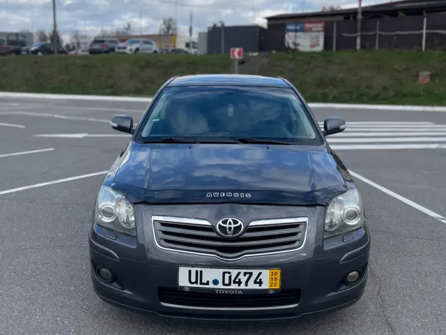 Toyota Avensis - фото 1