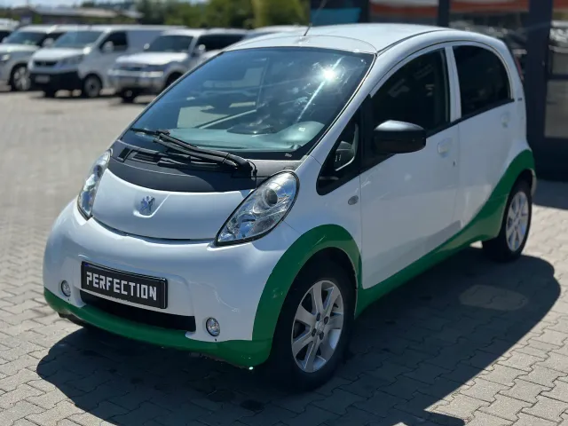 Peugeot iOn - фото 4