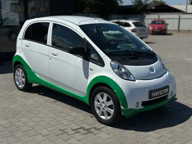 Peugeot iOn - фото 3