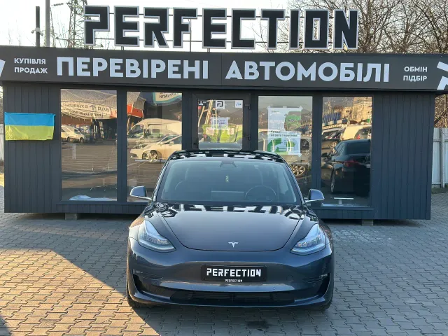 Tesla Model 3 - фото 1