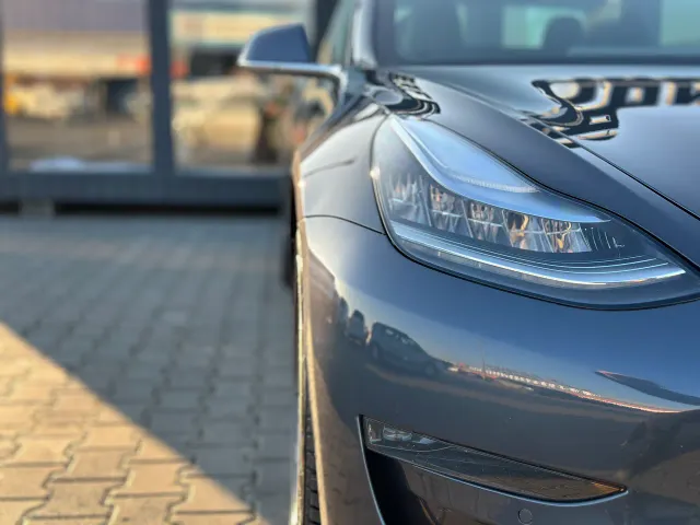 Tesla Model 3 - фото 5