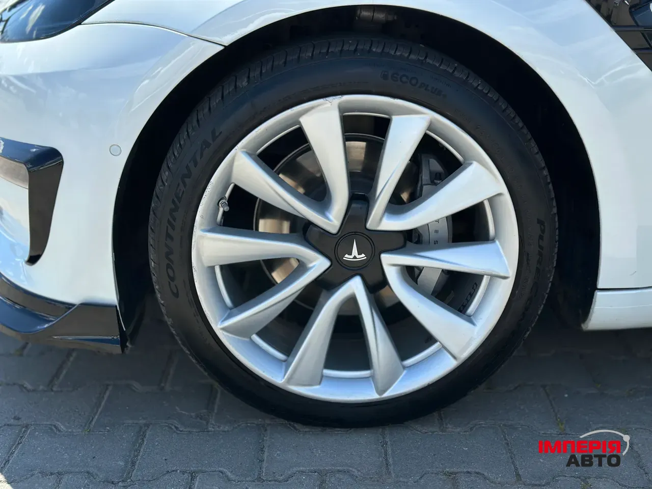 Tesla Model 3 - фото 10