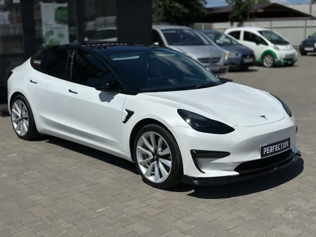 Tesla Model 3 - фото 3