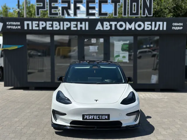 Tesla Model 3 - фото 1