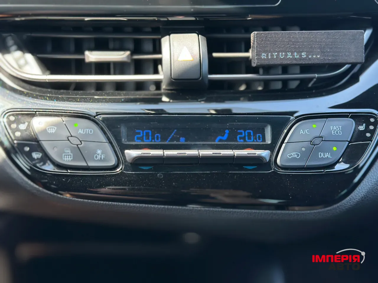 Toyota C-HR - фото 31