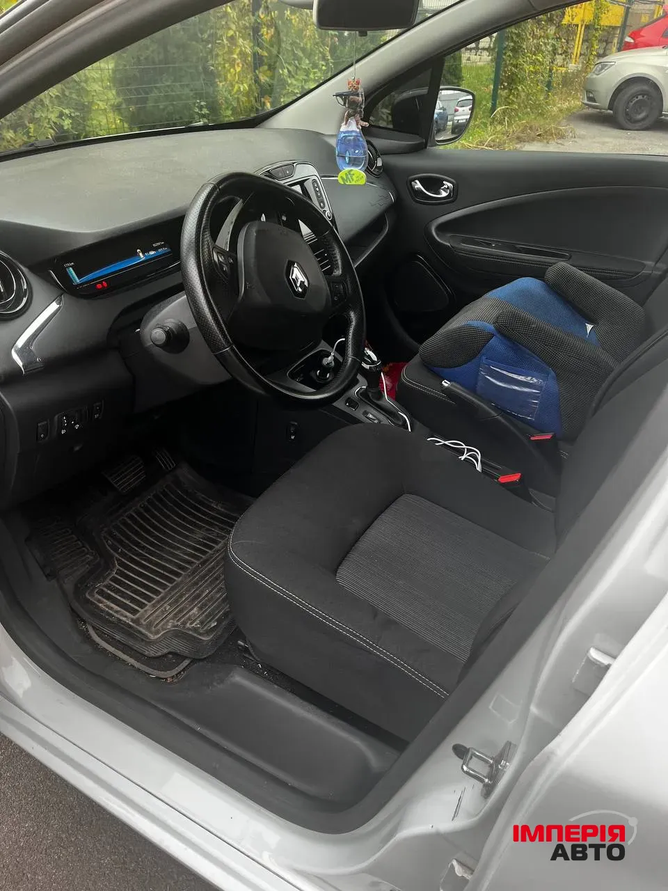 Renault ZOE - фото 9