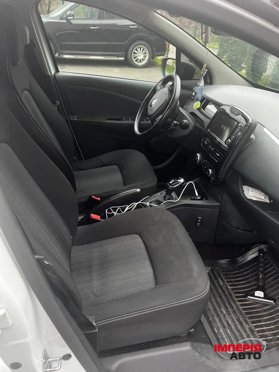 Renault ZOE - фото 11