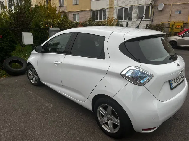Renault ZOE - фото 5