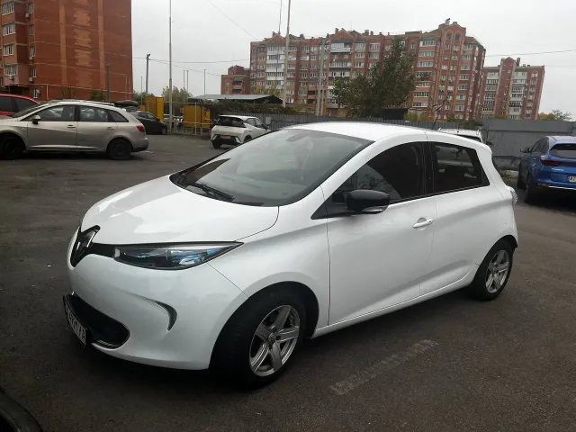 Renault ZOE - фото 3