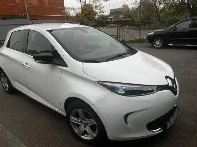 Renault ZOE - фото 1