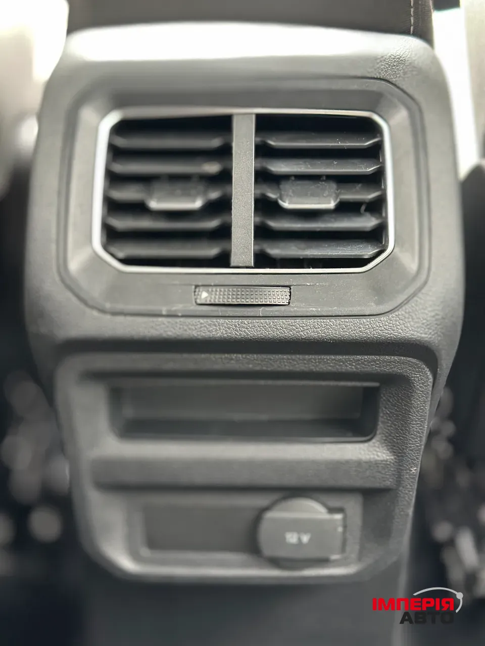 Volkswagen Tiguan - фото 25