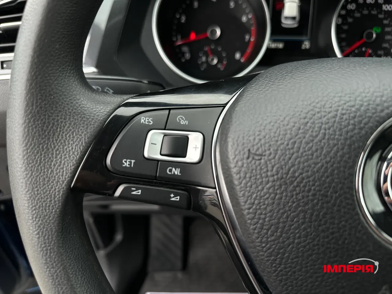 Volkswagen Tiguan - фото 35