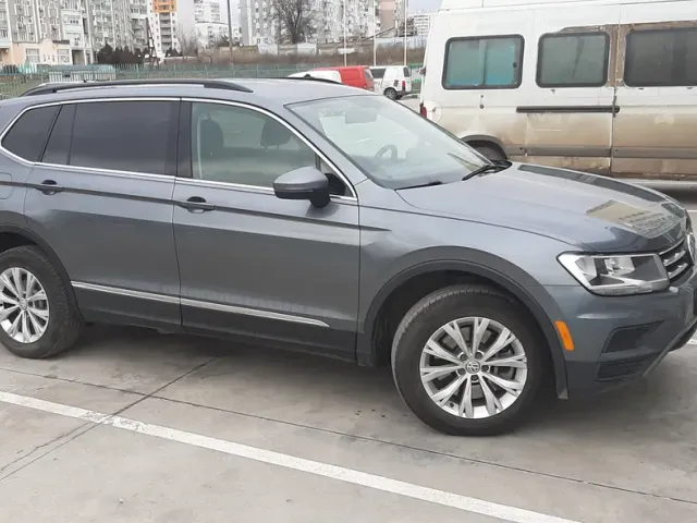 Volkswagen Tiguan - фото 3