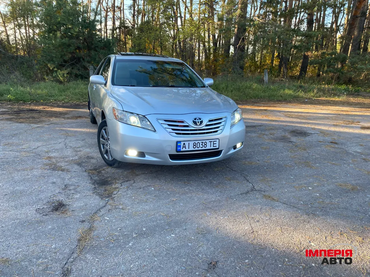 Toyota Camry - фото 1