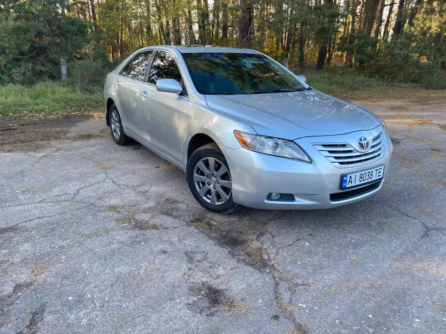 Toyota Camry - фото 2