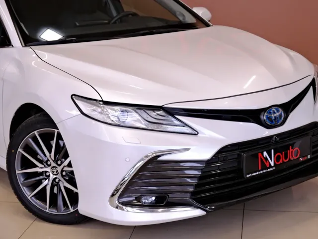 Toyota Camry - фото 3