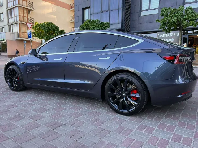 Tesla Model 3 - фото 5