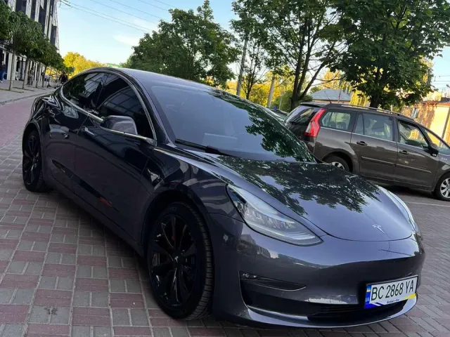 Tesla Model 3 - фото 1
