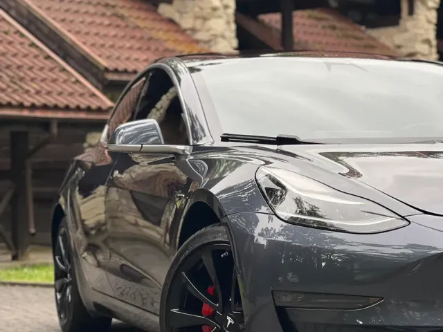 Tesla Model 3 - фото 3